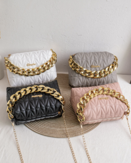 Women’s diamond chain bag